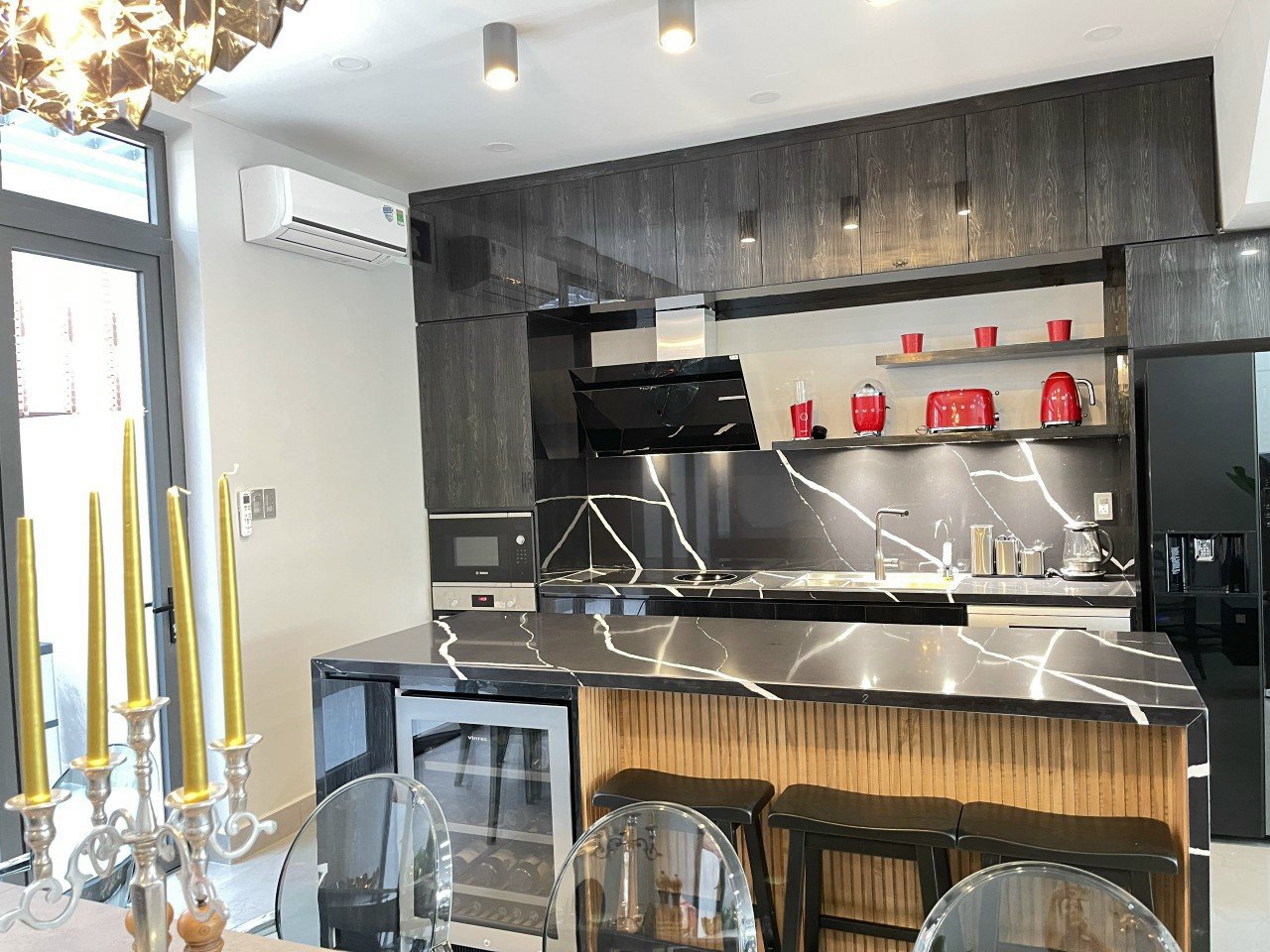 mặt bếp đá thạch anh Lux