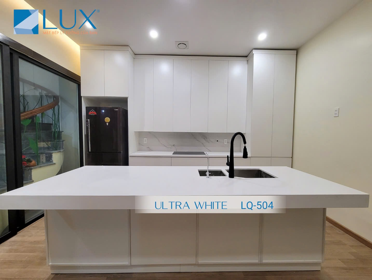 Bếp ốp đá LUX, đá thạch anh nhân tạo cao cấp