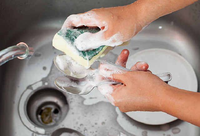 vệ sinh chậu rửa bát