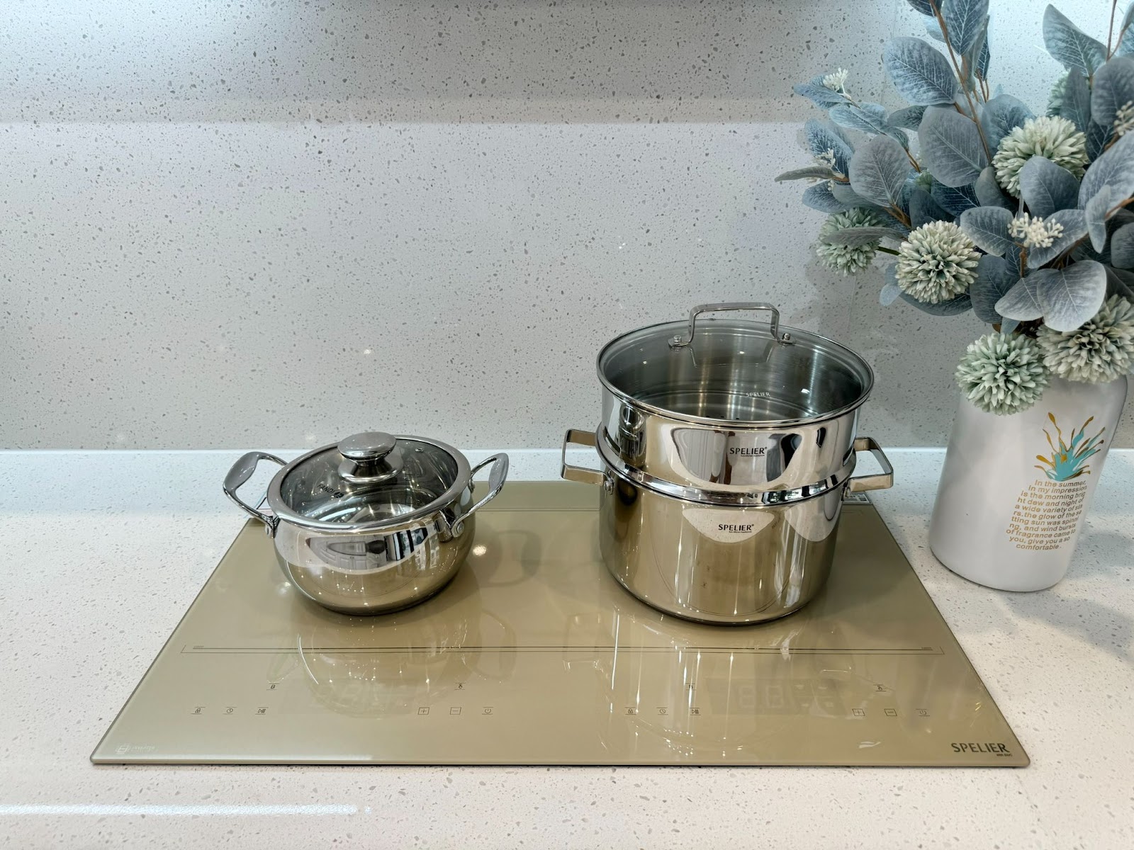 Ảnh hưởng của vật liệu mặt bếp đến an toàn thực phẩm trong nhà bếp