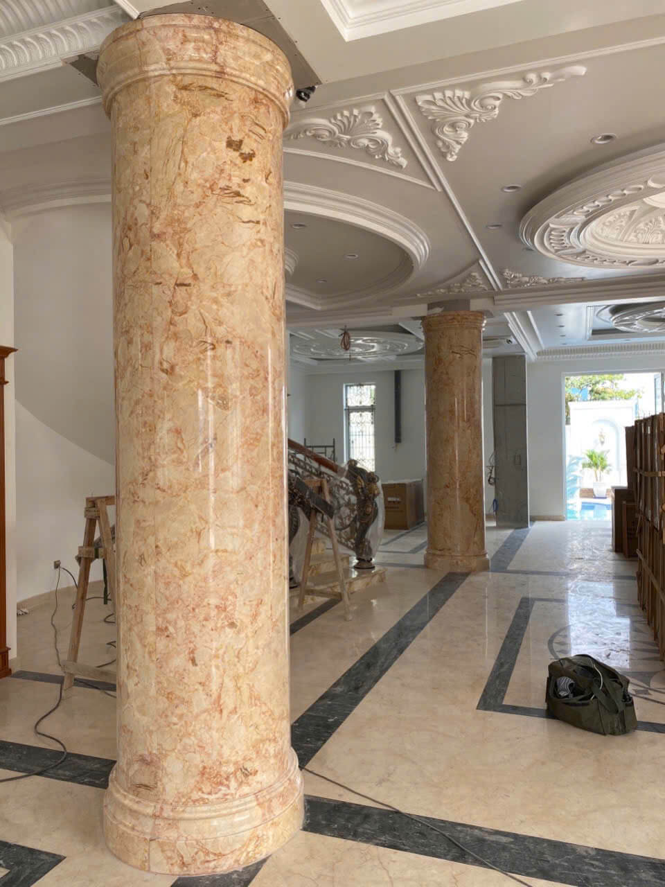 Kỹ thuật thi công ốp đá cột tròn