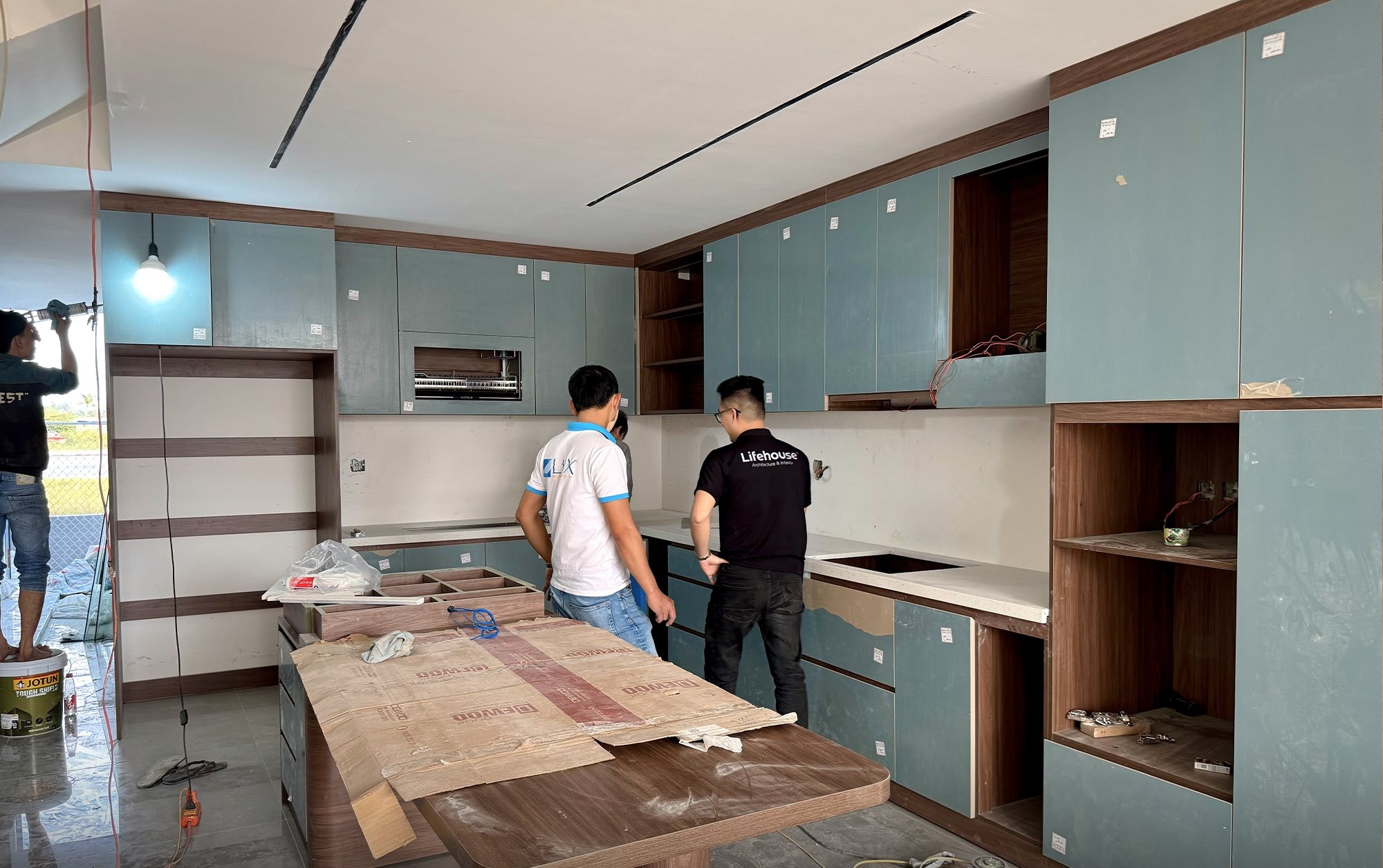 thi công mặt đá bếp thạch anh nhân tạo lux quartz