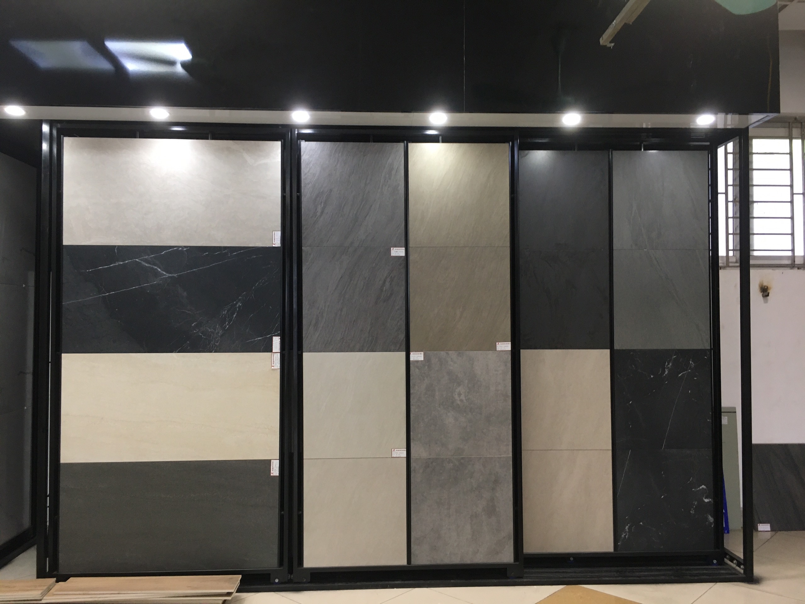 gạch ốp cầu thang