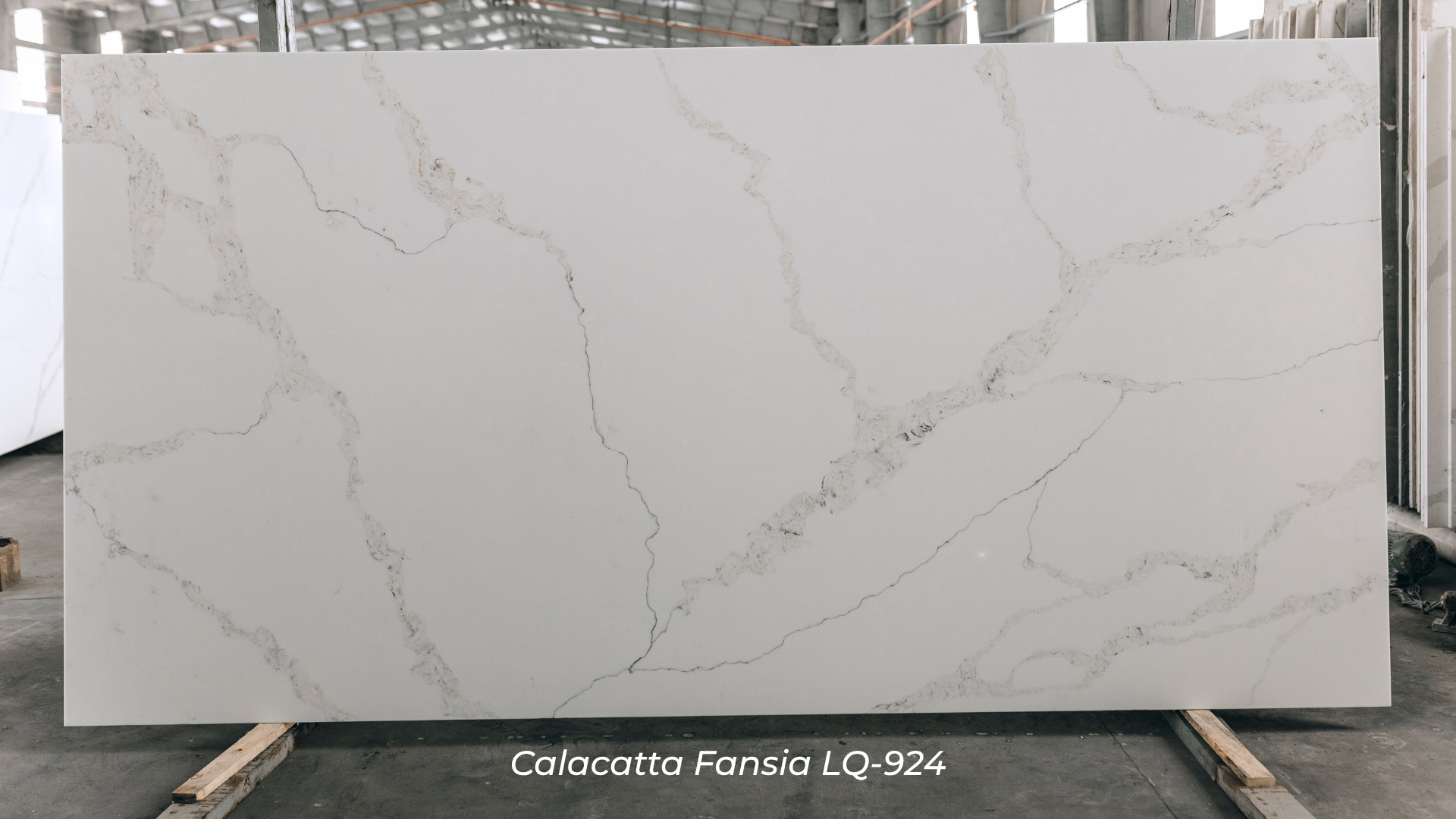 mẫu đá ốp cầu thang lux quartz calacatta-fansia-lq-924